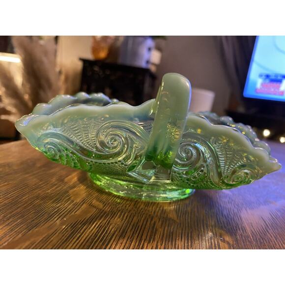 Antique 1906 EAPG Northwoods Green Opalescent Triangular Knappy Dish - Picture 3 of 8